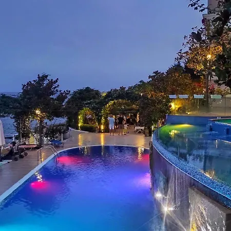 La Spacious With A Sea View Warna