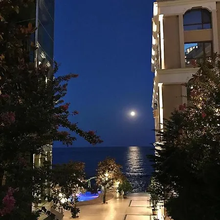 La Spacious With A Sea View Апартаменти *