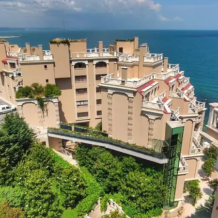 La Spacious With A Sea View