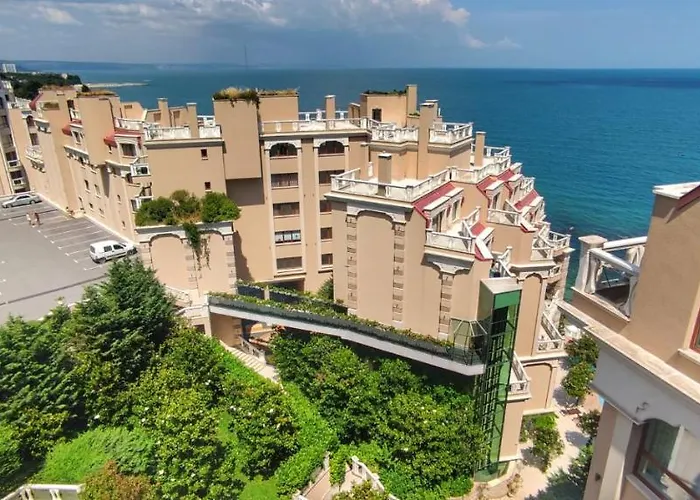 La Spacious With A Sea View