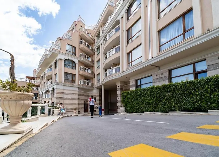 La Spacious With A Sea View דירה וארנה