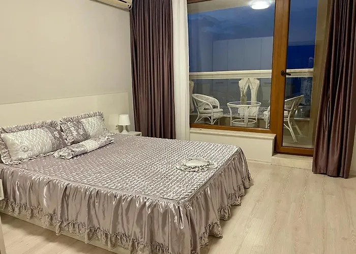 La Spacious With A Sea View דירה וארנה